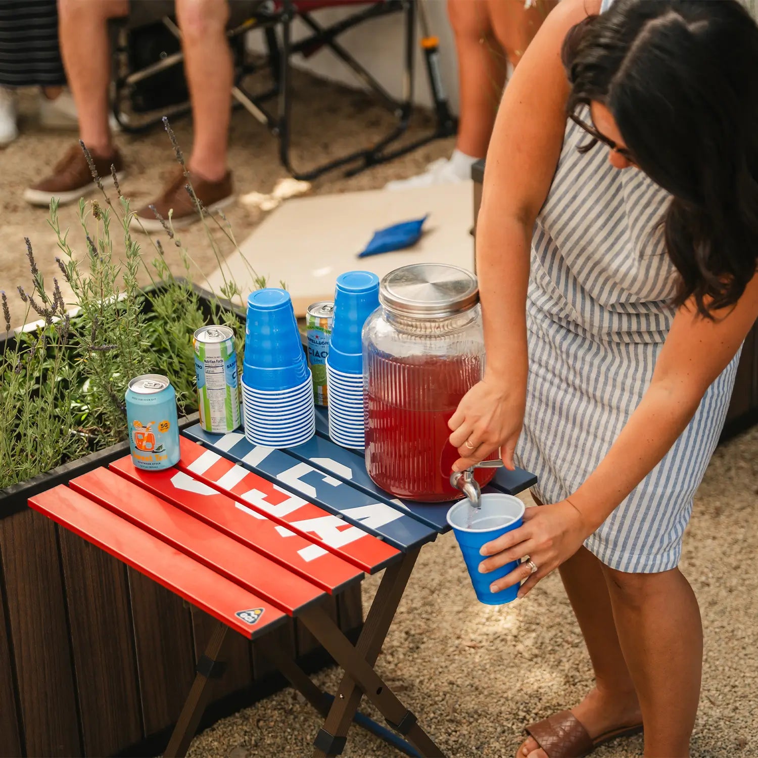 Compact Camp Table 20™ - USA Anniversary Deluxe - Tailgate Serve